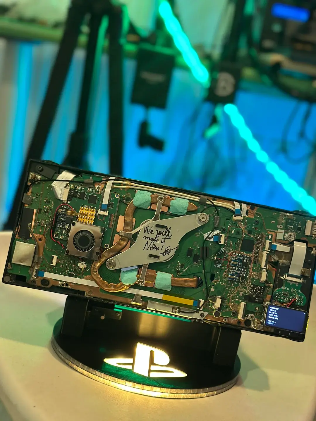 how-does-the-ps4-portable-look-inside-v0-3zooorvvy33h1