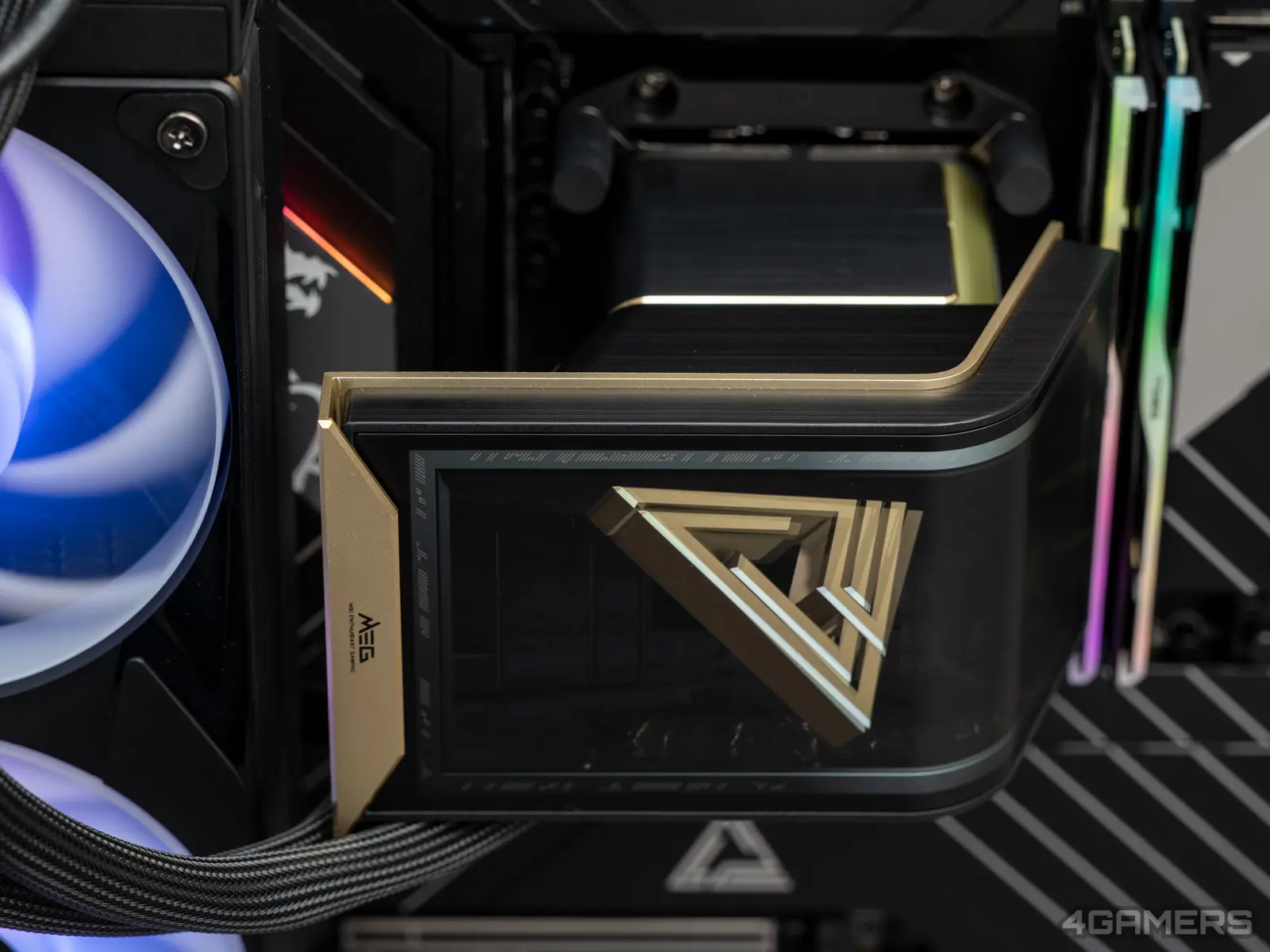 MSI MEG CORELIQUID E15 360