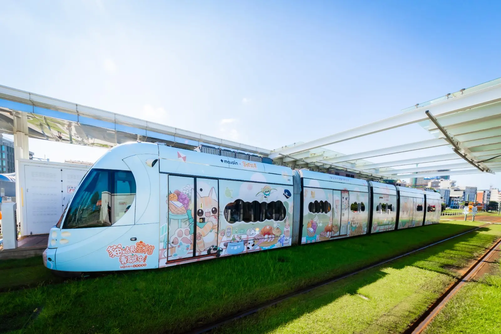 【新聞圖片08】跟著蜜柑玩遍港都！聯名彩繪輕軌列車6月22日正式首航