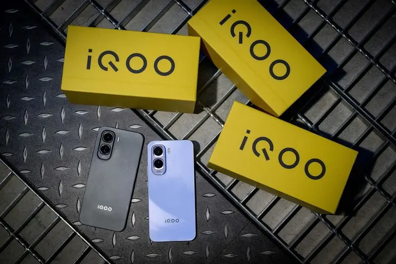 【iQOO新聞照片01】vivo子品牌iQOO今（12）發表全新iQOO Z11，搭載全台首款9020mAh超大容量藍海電池，以「全天候電力怪獸」之姿，打造兼顧長效續航與穩定輸出的極致實戰體驗。