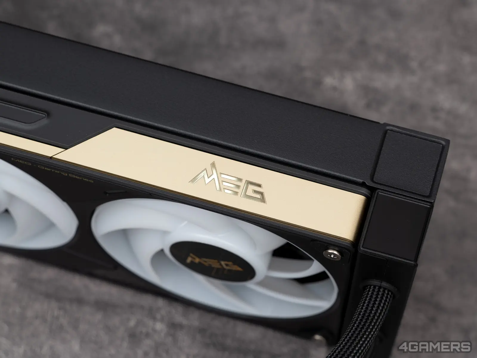 MSI MEG CORELIQUID E15 360