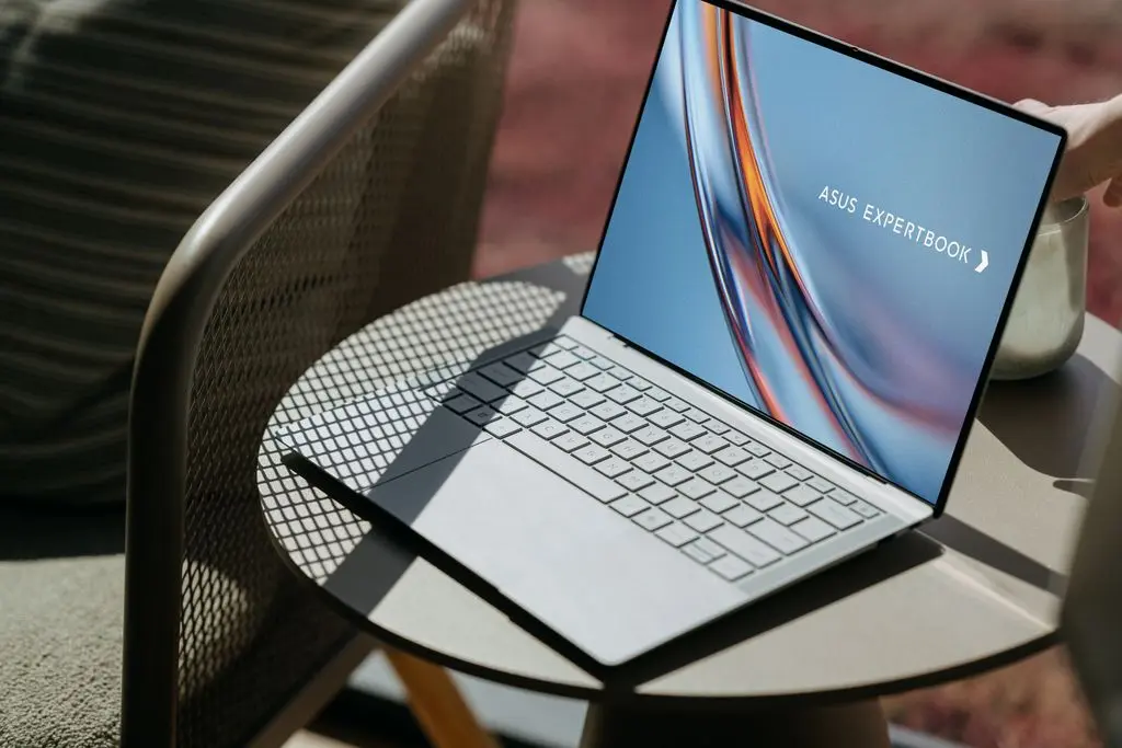 ASUS_ExpertBookUltra_Scenario1