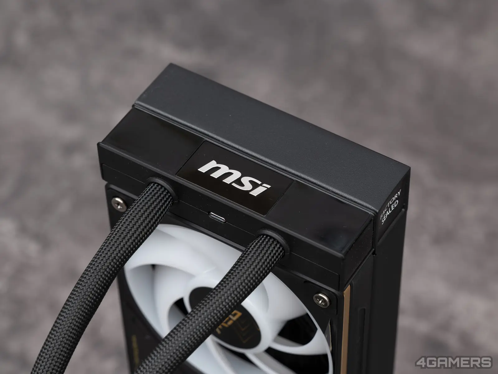MSI MEG CORELIQUID E15 360