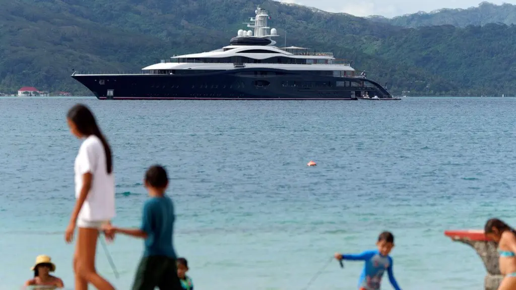 Zuckerberg’s super yacht stood by while stranded boaters looked for help