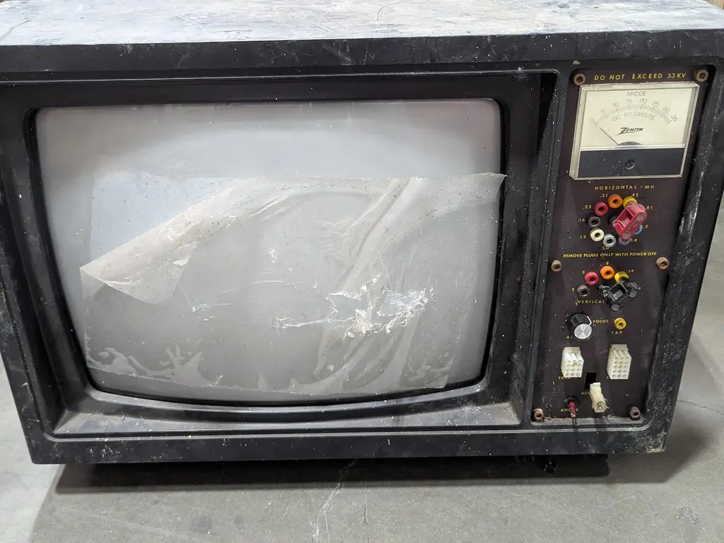 here's an interesting TV, let's see who knows what it does.