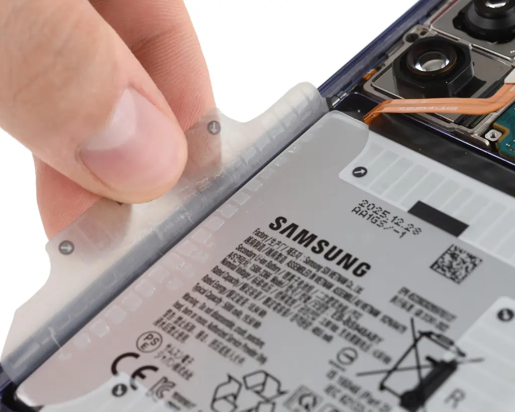 Impressive display. Awful repair. Same old Samsung. The Galaxy S26 Ultra…