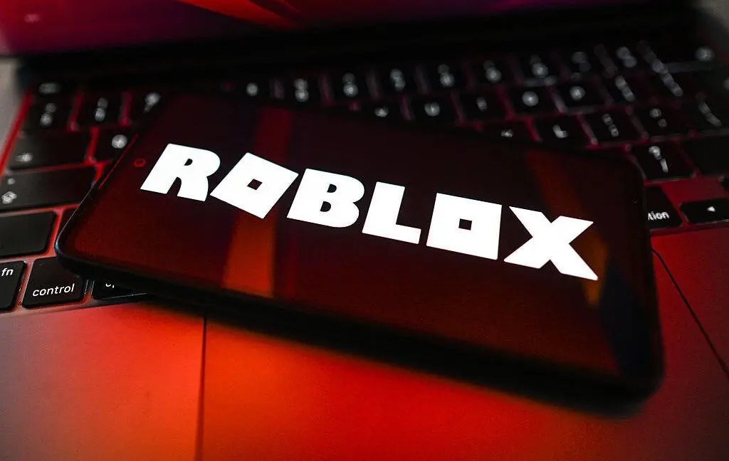 Weak Roblox safeguards failed to stop adults contacting kids, regulator says