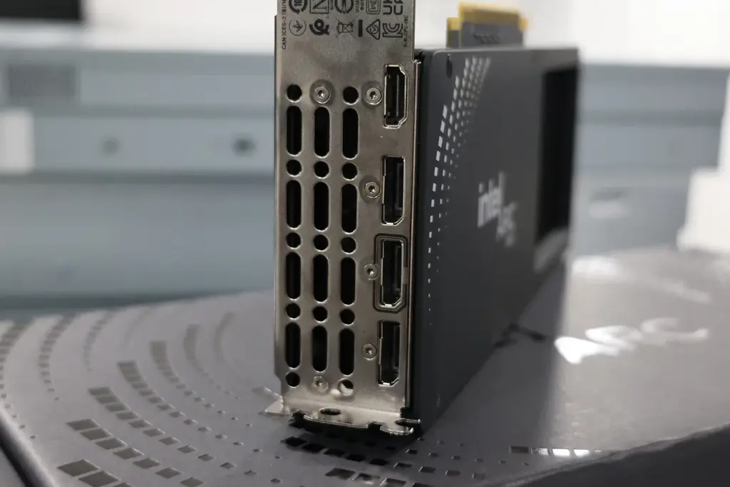 Intel Kernel Graphics Driver Brings Panel Replay Tunneling For Linux 7.2