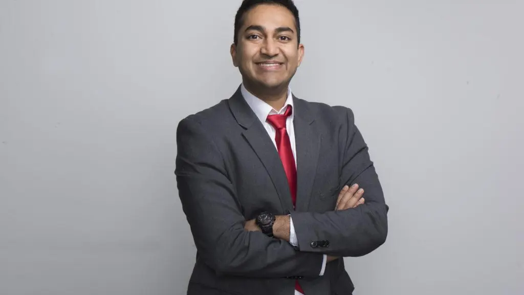 Trump's divisive FDA vaccine regulator self-destructs, will exit agency (again)