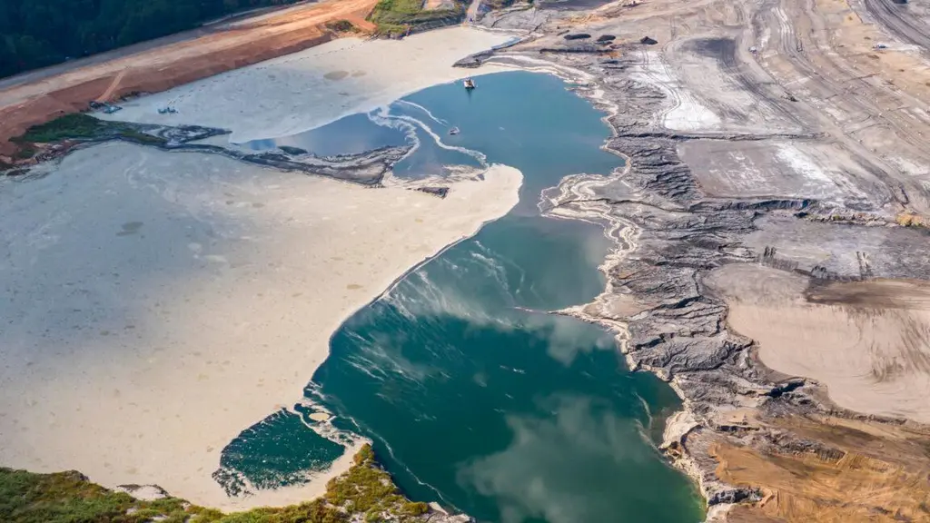 Environmentalists turn out in force to oppose Trump coal ash rollbacks