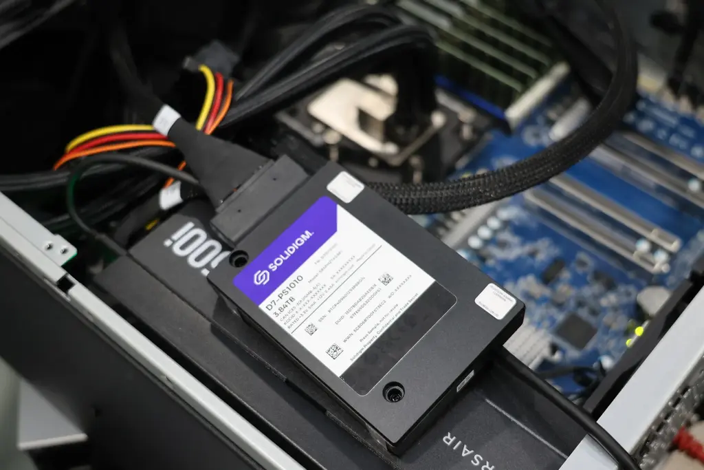 Linux 6.12 Through Linux 7.0 File-System Benchmarks For EXT4 + XFS