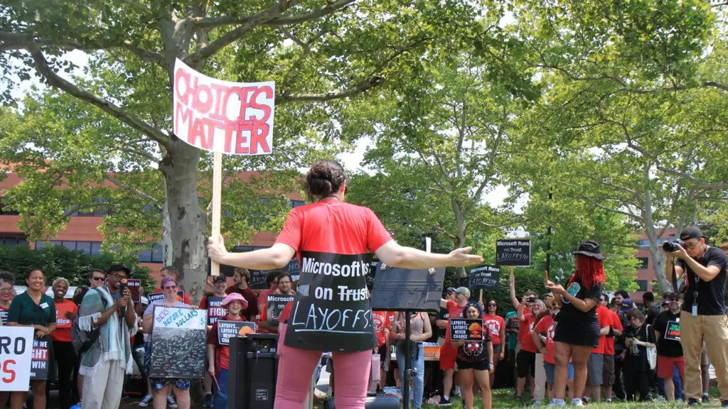 Hundreds rally at Bethesda HQ to protest Xbox layoffs, and Ars was there