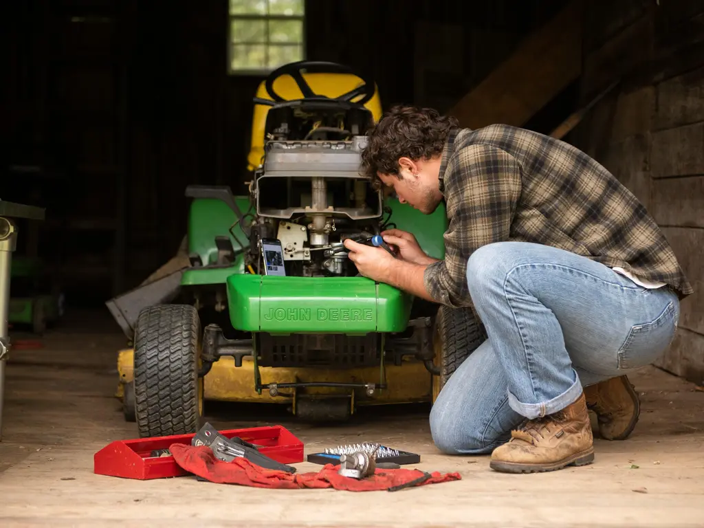 For more than a decade, farmers have been fighting for the right to fix the…