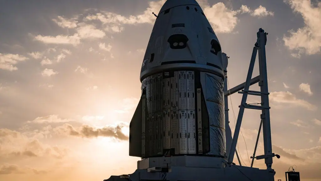 What happens if Crew Dragon stops flying in the 2030s?