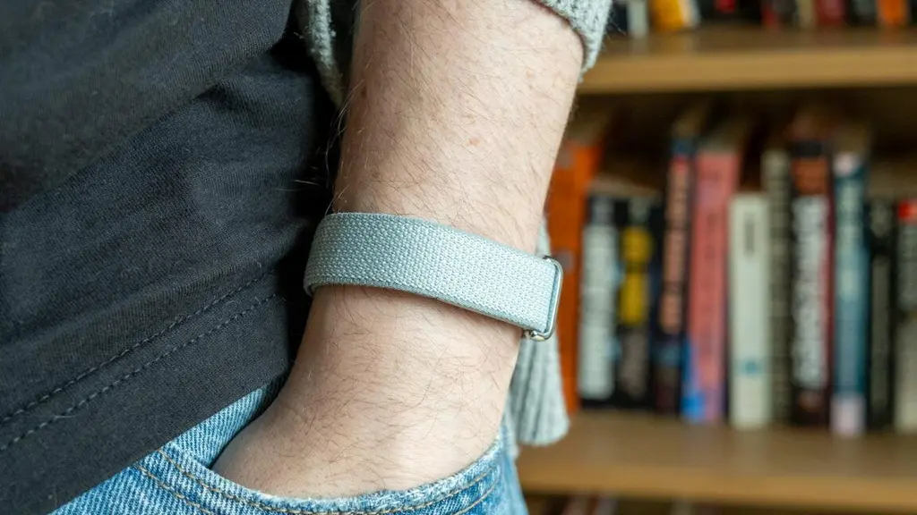 The Fitbit Air is great, but Google's AI is too nice to be your "coach"