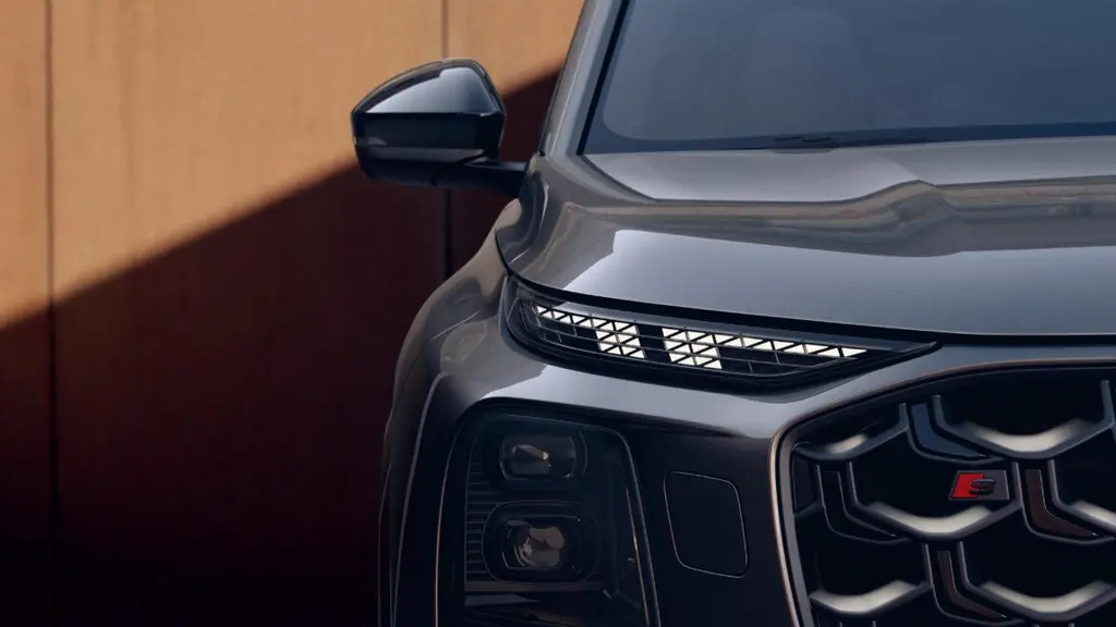 Here's Audi's next Q7 SUV and US-only SQ7, now with an RS V8