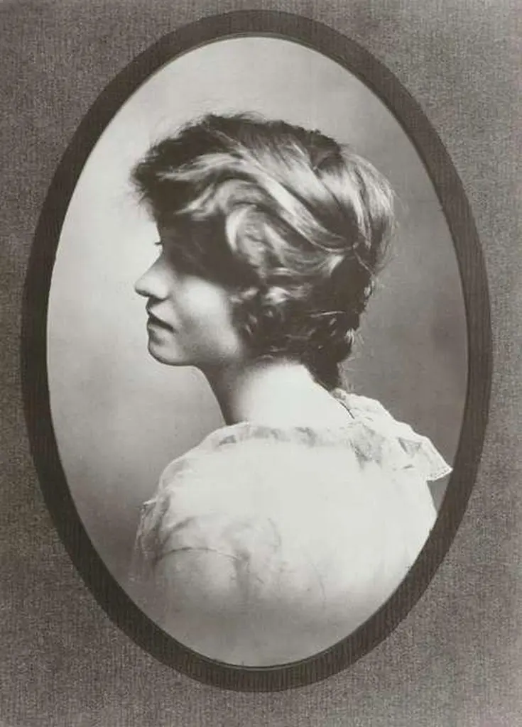 This Week in Literary History: Edna St. Vincent Millay Loses Her Manuscript in…