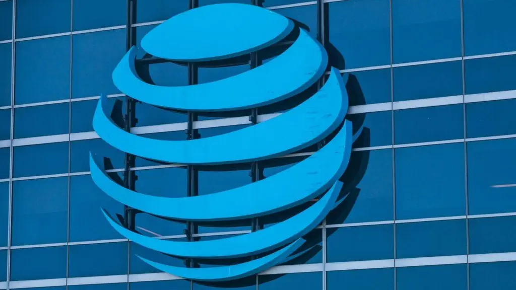 AT&T loses key ruling in bid to stop offering basic phone service in California