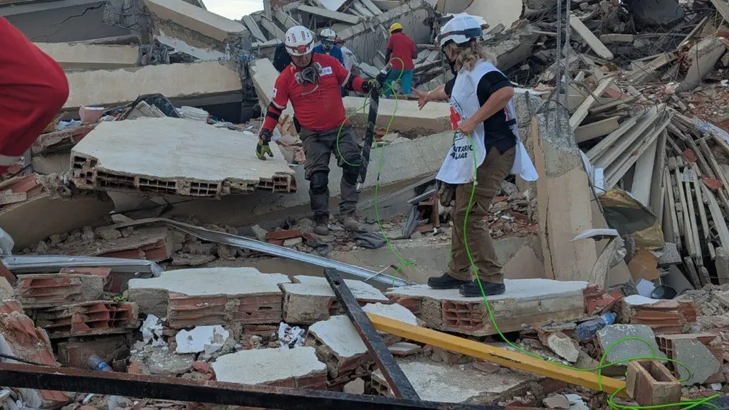 Robot snakes searched for Venezuela earthquake survivors in collapsed buildings