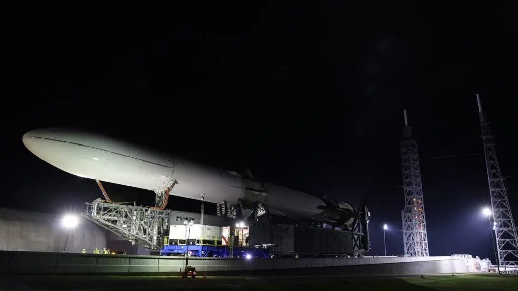 Blue Origin vows to fly its New Glenn rocket "before the end of this year"