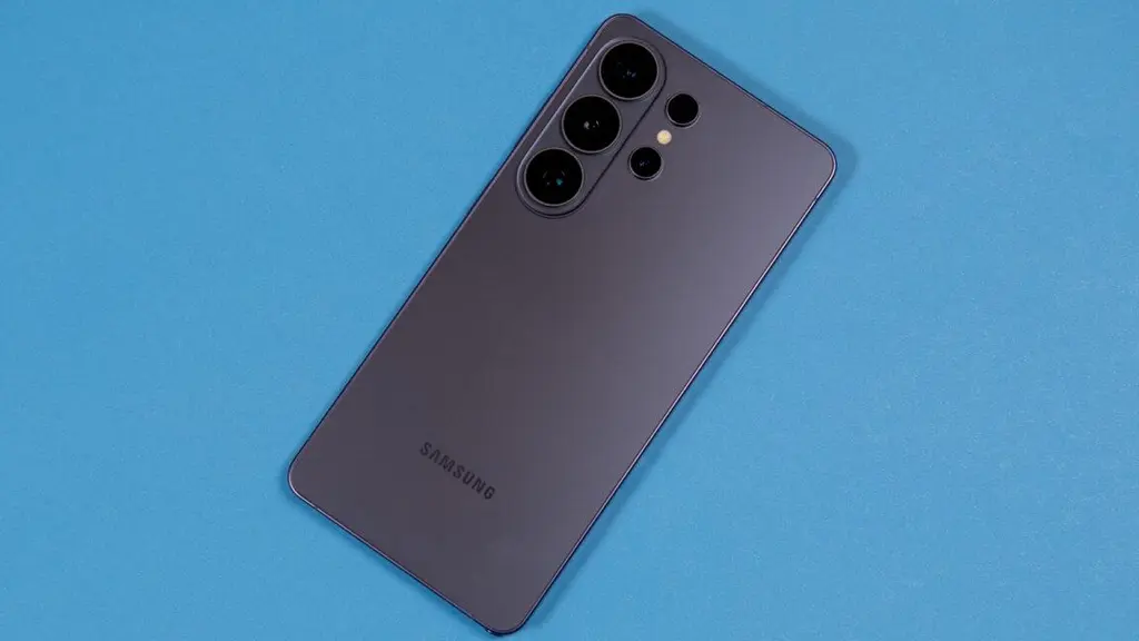 Samsung may be bracing for first-ever annual loss in smartphone business