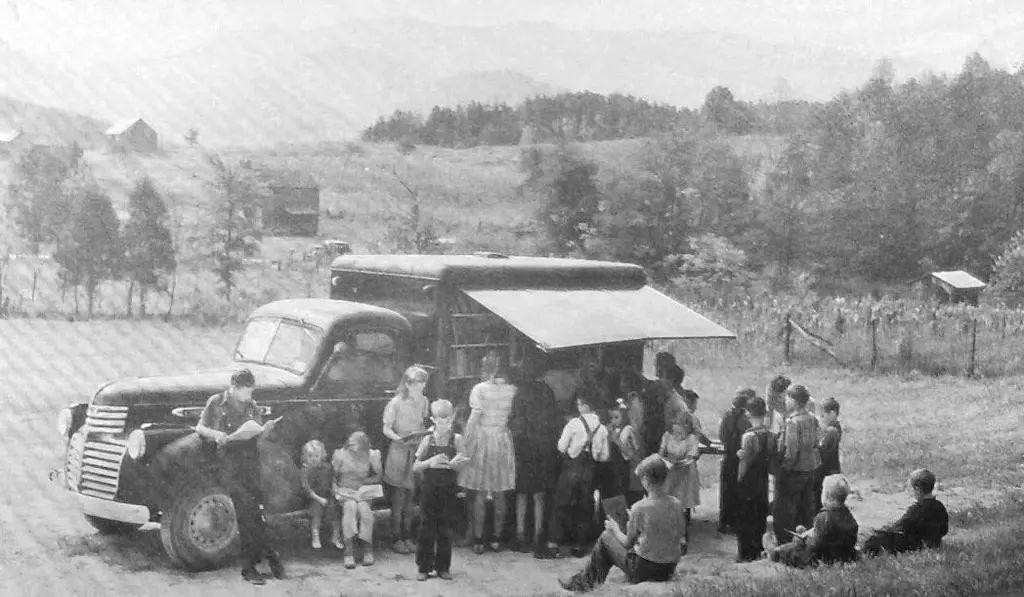 How a Childhood Bookmobile Sparked My Love of Reading